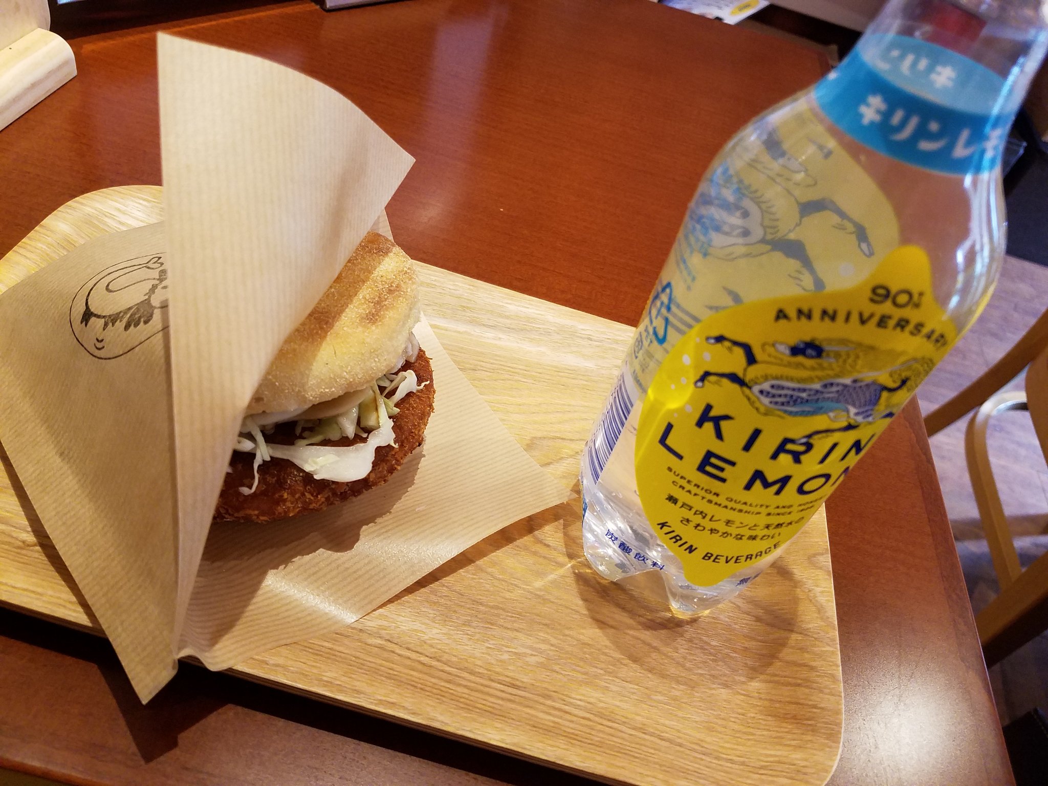 モトグル 本八幡できょうなに食べる Pipon1pipon2 そうそう このイングリッシュマフィンがまた美味しかったのですよ むつごろうの焼印も可愛らしかったです Twitter