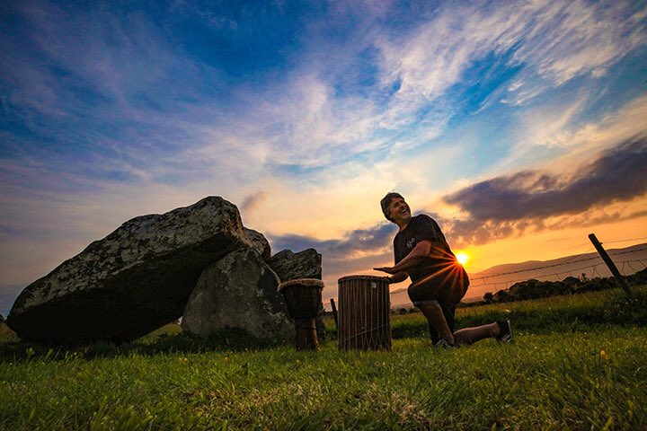 Happy #summersolstice2018 Urs Wenk at The 6000 year old Killaclohane Portal Tomb, Milltown #Kerry ahead of #SummerSoltice #celebration Milltown #Fleadh Cheoil tonight 8pm ‘head for Mart..straight on it’s on the left hand side’👍