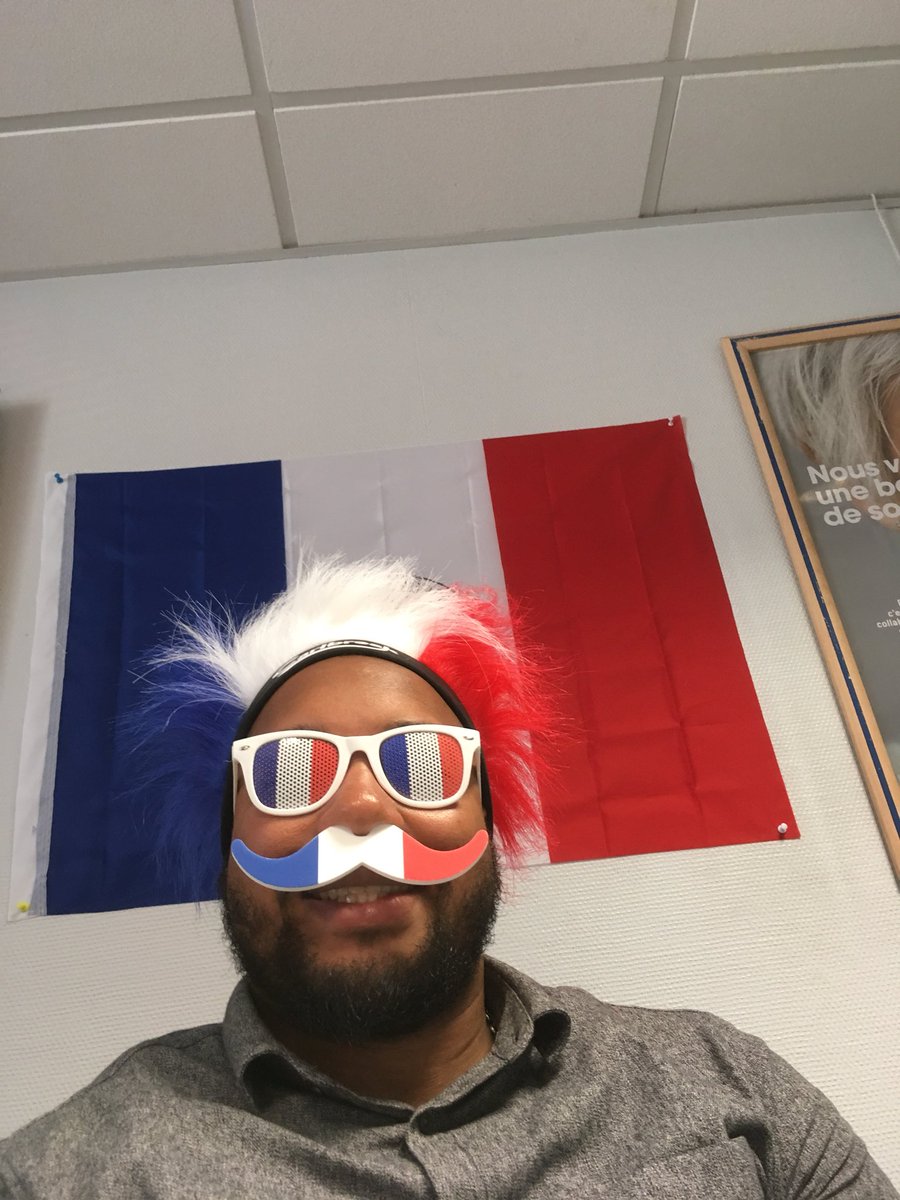 SteveJB36's tweet photo. Ici on ne niaise pas sur le fait d’être supporter 🇫🇷🇫🇷
@canim708 @UTLanderneau @cmarkea @JaimeCMArkea https://t.co/Q3za5cvWE7