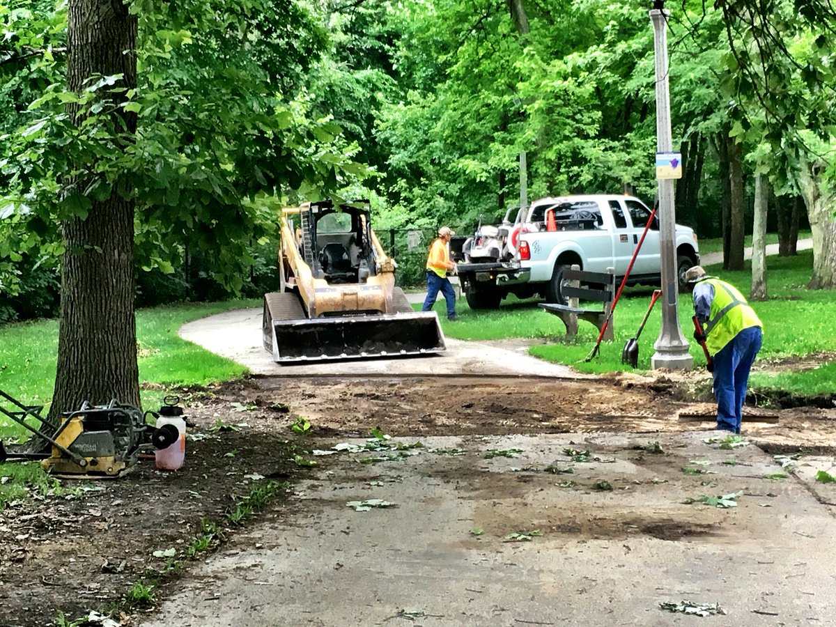BikeCHInorth's tweet photo. @ChicagoParks! If I didn’t know any better, I’d think you were hitting on me! Work being done to repair park paths in &amp; around Eugene Field, part of my #ParkPath Crossover route that uses Chicago Park paths to traverse W<->E btwn #chiNBT &amp; #chiLFT. You’re spoiling me! 😛 #bikechi https://t.co/SIMUVNwg0v