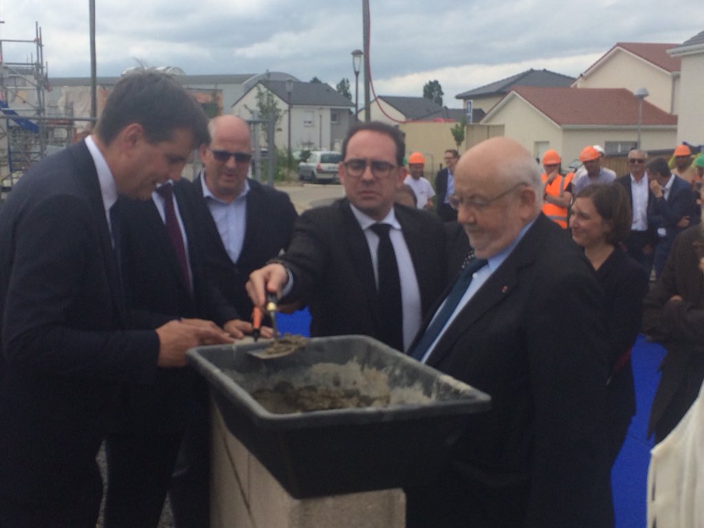 Pharmagest's tweet photo. Pose de la 1ere pierre Residence Vertes @VilleDePulnoy en presence de @Grand_Nancy @BouyguesBat_NE #ohs #mmh @Pharmagest #36moisdeplus #noviacare #carelib https://t.co/ithuq6aBYe