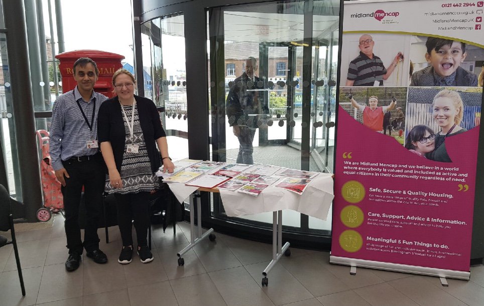 PAJ_MM's tweet photo. @MidlandMencapUK and @TheWalsallHub Staff at @WalsallHcareNHS Manor Hospital with our 3 core offer and #TreatMeWell campaign for #LearningDisability Week 2018 drop by and say hello if you’re near by.... https://t.co/K5KLwhSFPV