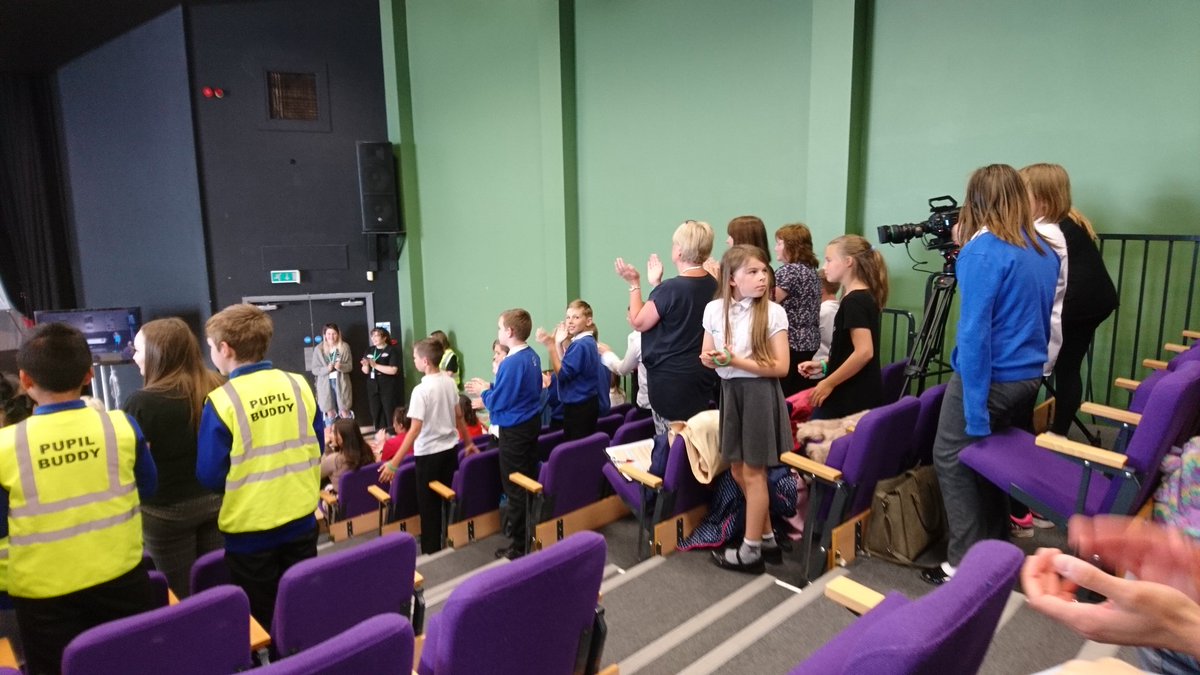 GreenLeadersNEL's tweet photo. Some pictures of the antibullying campaign workshop and talk in @gifhe main hall.
@CountingHope #antibullying #volunteering #miniWEday https://t.co/NAeLeeXCis