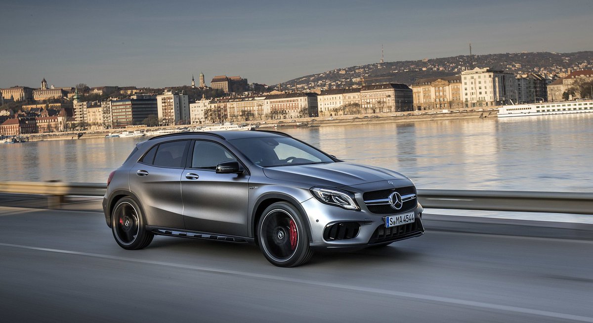 MercedesBenzKSA's tweet photo. أذهب إلى ما هو أبعد مع الفئة AMG GLA 45 بعزمها وقوة إنطلاقها
#مرسيدس_بنز
#MercedesAMG
#MercedesBenzKSA
#MercedesBenz
#50YearsOfAMG
#TheBestOrNothing https://t.co/LgVRxNv8MX