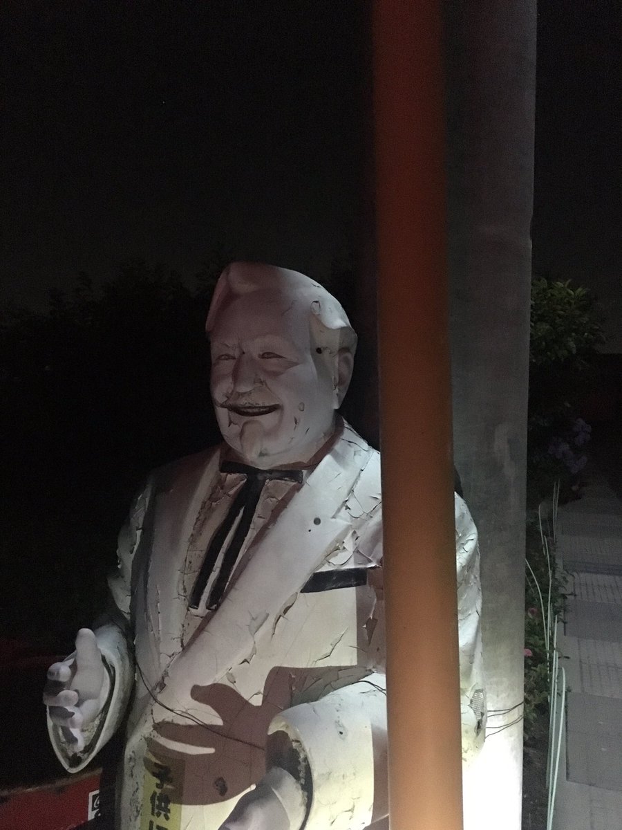 夜道でふいに視界に入ってきた人形が怖すぎてもう これはアカン 誰もが知るあの人の尋常じゃない姿 Togetter