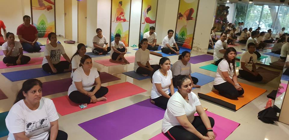 yog_power's tweet photo. Wishing you'll a very Happy International Yoga Day. Here are insights from the celebration, where we felicitated our members and conducted a Yoga session.This Yoga Day, Pledge to make Yoga an Integral Part of your Daily Life!#InternationalYogaDay #Yoga #YogaPledge #YogPowerStudio https://t.co/yGAqeuzFO8