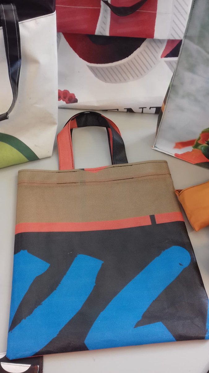 DoGoodMarket's tweet image. Zondag a.s 3e editie #DoGood #market met sociale, creatieve en duurzame producten uit werkplaatsen en kleine ondernemers. Natuurlijk met muziek, lekker eten @Van_aken_ en ook @social_label_ is open. Zien we je zondagmiddag?