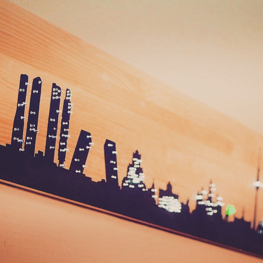 #Madrid brilla. 

¿Qué ciudad quieres hacer brillar tú? 🌃Tu #Lucis como tú quieras.
💡 💡 💡 💡 💡 💡 💡 💡 💡 

📸de mi primera Expo en <a href="/microteatro/">microteatro</a> :)