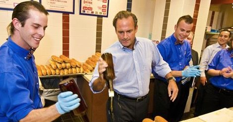 COR5Performance's tweet photo. #Leadership lessons from Jersey Mike's CEO, a master in finding people's potential and #mentoring them to become #leaders. https://t.co/HQlrDFJhZx Story and photo credit @Inc https://t.co/xqQKcpe4v4