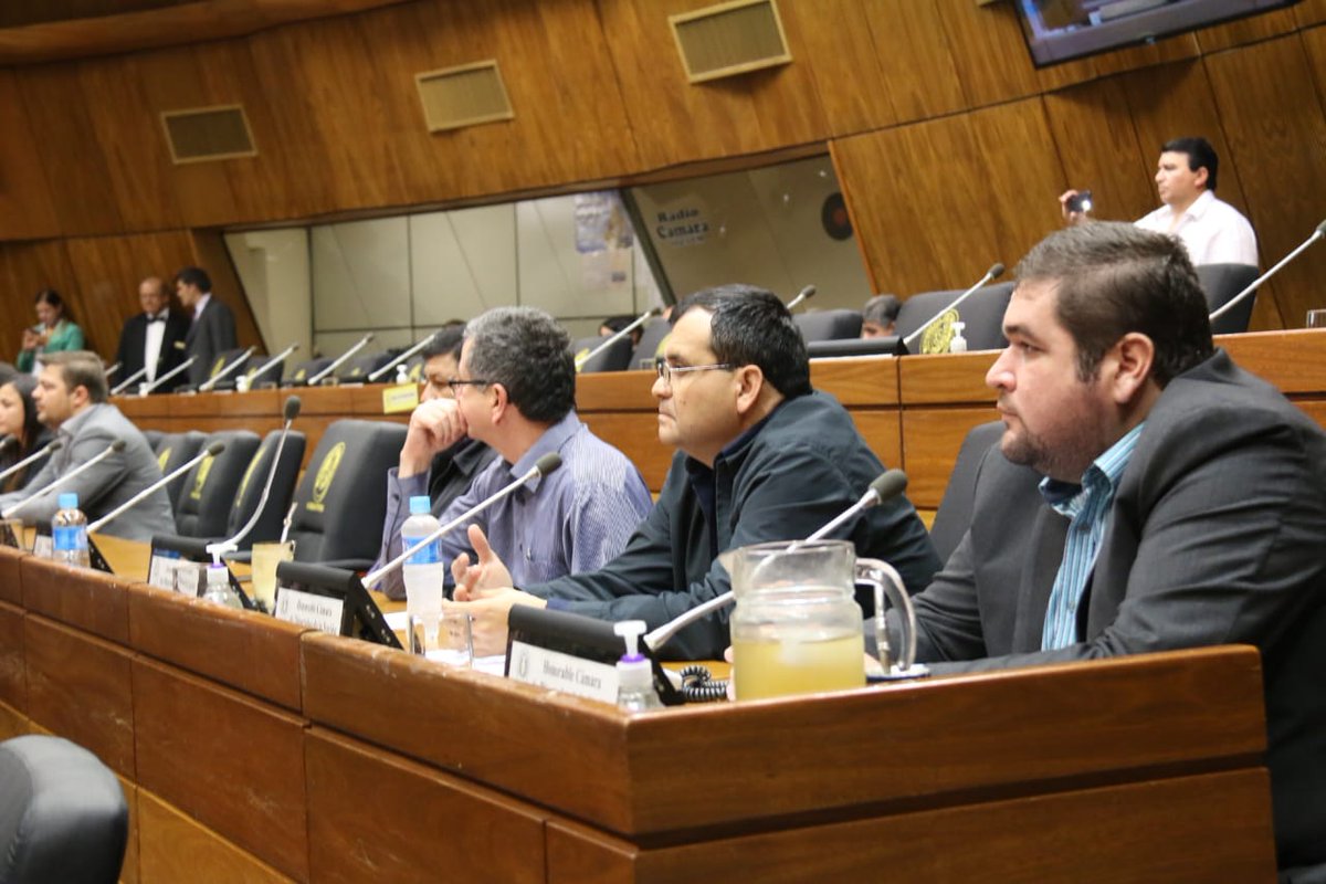 DiputadosPy's tweet photo. Inicia la Jornada Legislativa con los diputados electos. El doctor José Antonio Moreno Ruffinelli brinda una charla sobre Derecho Constitucional y rol del Parlamentario.

Estamos en vivo, por Radio y TV Cámara! https://t.co/BCsUr3jmS7