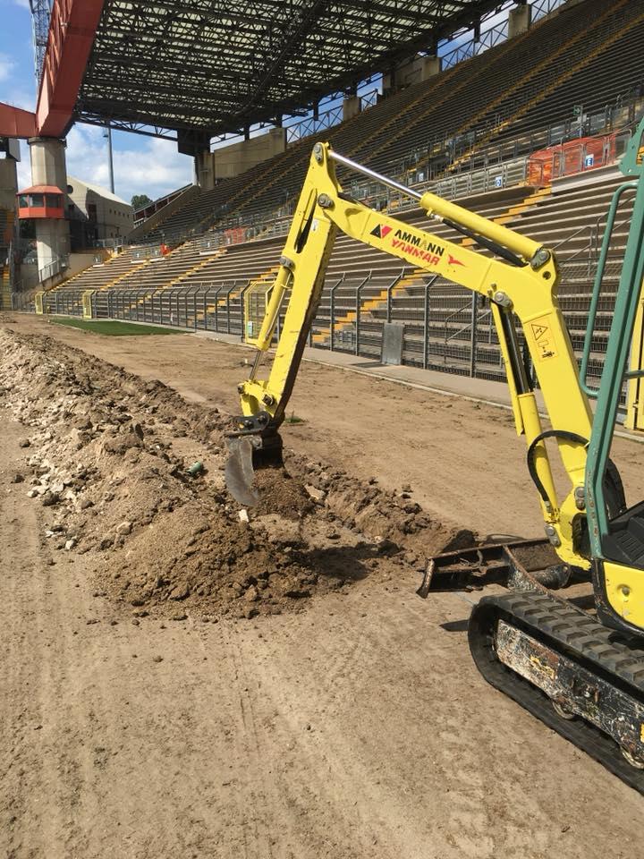 Giorgio_RossiTs's tweet photo. Sono andato a conoscere l’impresa #VivaiLatiniFioritache che si sta occupando del manto erboso dello #StadioRocco. Con i nostri tecnici abbiamo controllato gli interventi in atto e confermato il cronoprogramma dei lavori. Poi un piccolo passaggio al #Grezar per alcune verifiche. https://t.co/bADuKQueFX