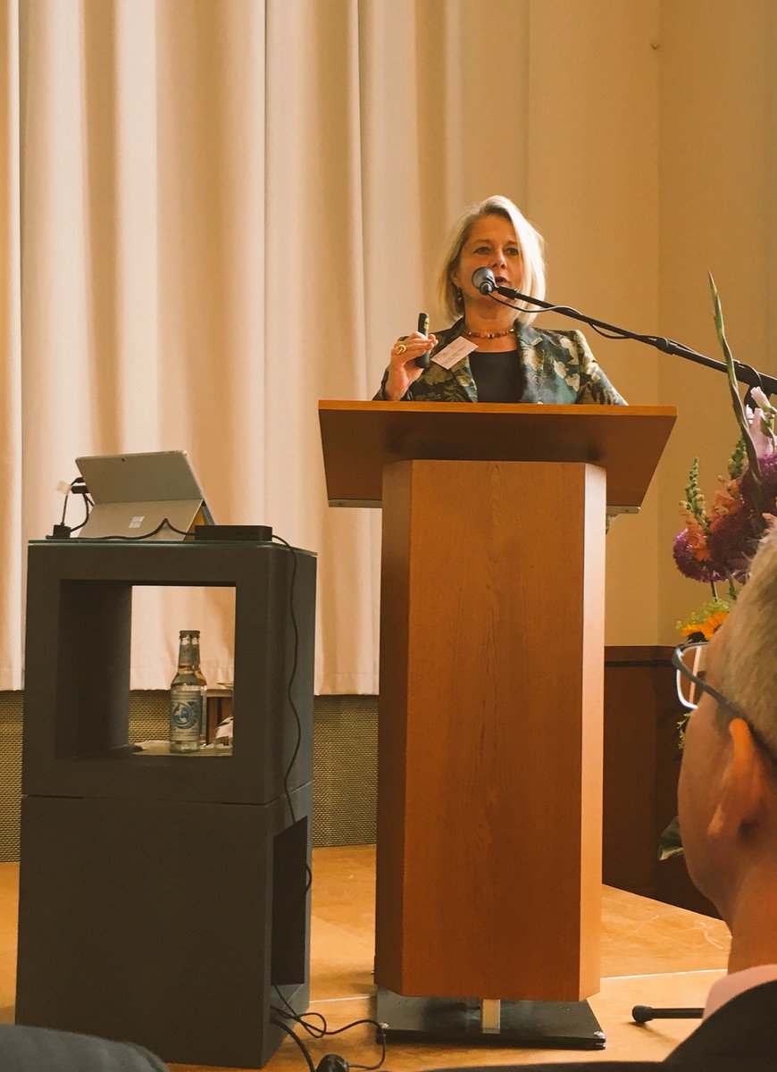 kadewe's tweet photo. Jetzt startet Prof. Ada Pellert mit ihrer Keynote zu Service und Support digitaler Hochschulbildung. #kmkdigital Und hier nochmal das Programm der KMK Veranstaltung https://t.co/3MlV6O8mRK https://t.co/LXcmQObsVx