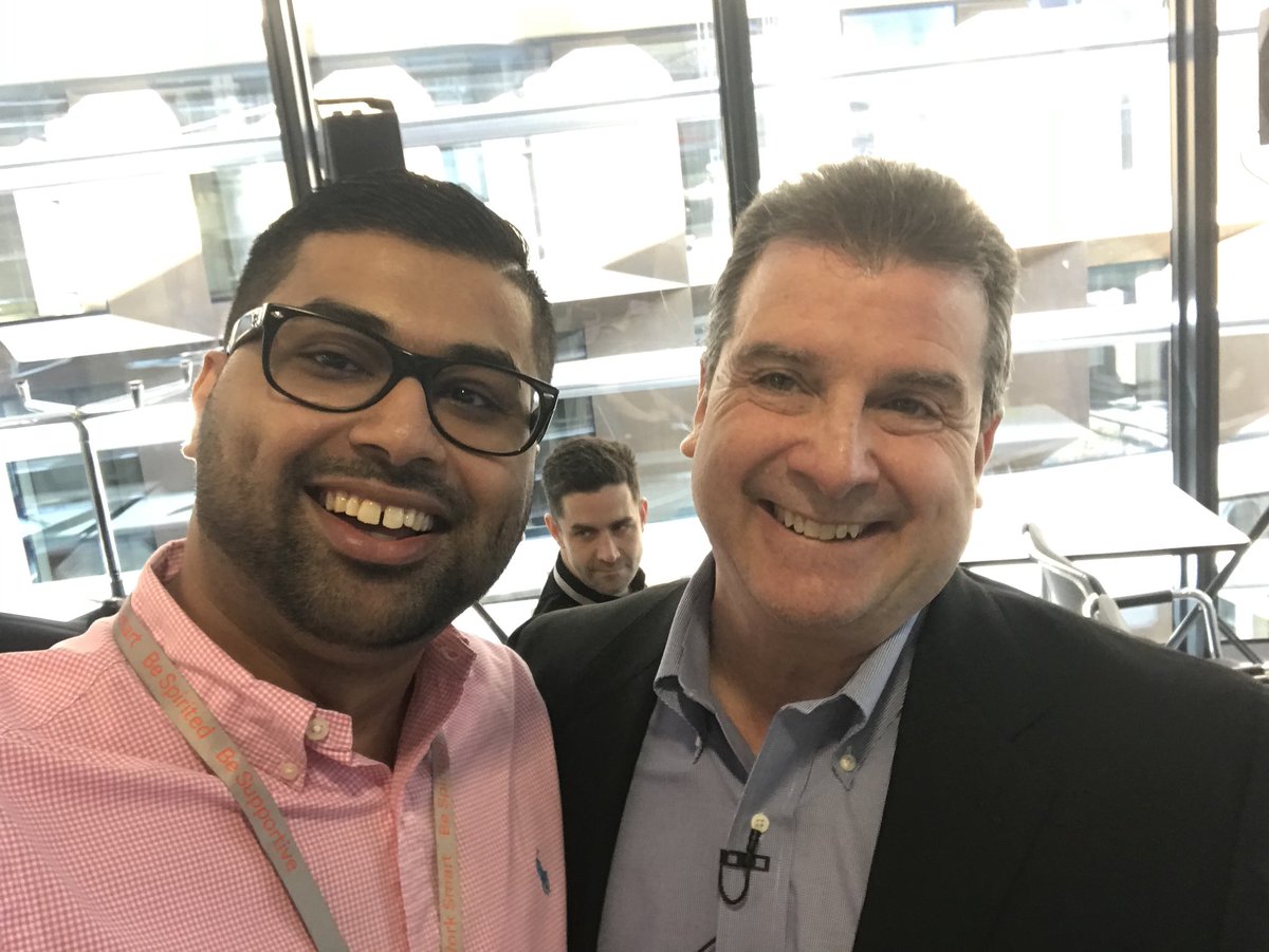 MohamedMuraj's tweet photo. Happy #NationalSelfieDay π€³
Surround your βselfieβ with inspiring leaders
Yes thatβs me with Charles Drucker, Executive Chairman and Co-Chief Executive Officer
#Worldpay #WorldpayLife #Inspiration https://t.co/K65hnXCYXP