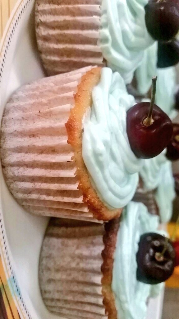 riotzgone's tweet photo. #Selfemade #vanillacupcakes https://t.co/ZzbLFRbWlV
