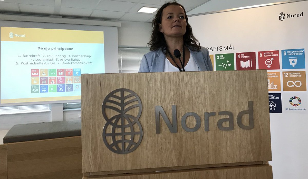 noradno's tweet photo. Norads nye prinsipper for #siviltsamfunn er viktige å bruke, de vil påvirke både forvaltning og tildeling av midler til organisasjoner. Flere er allerede integrert i utlysninger for 2019, forteller @wenchefone Se prinsippene på https://t.co/YMZUO3wfl1 https://t.co/tFULjbxhJl