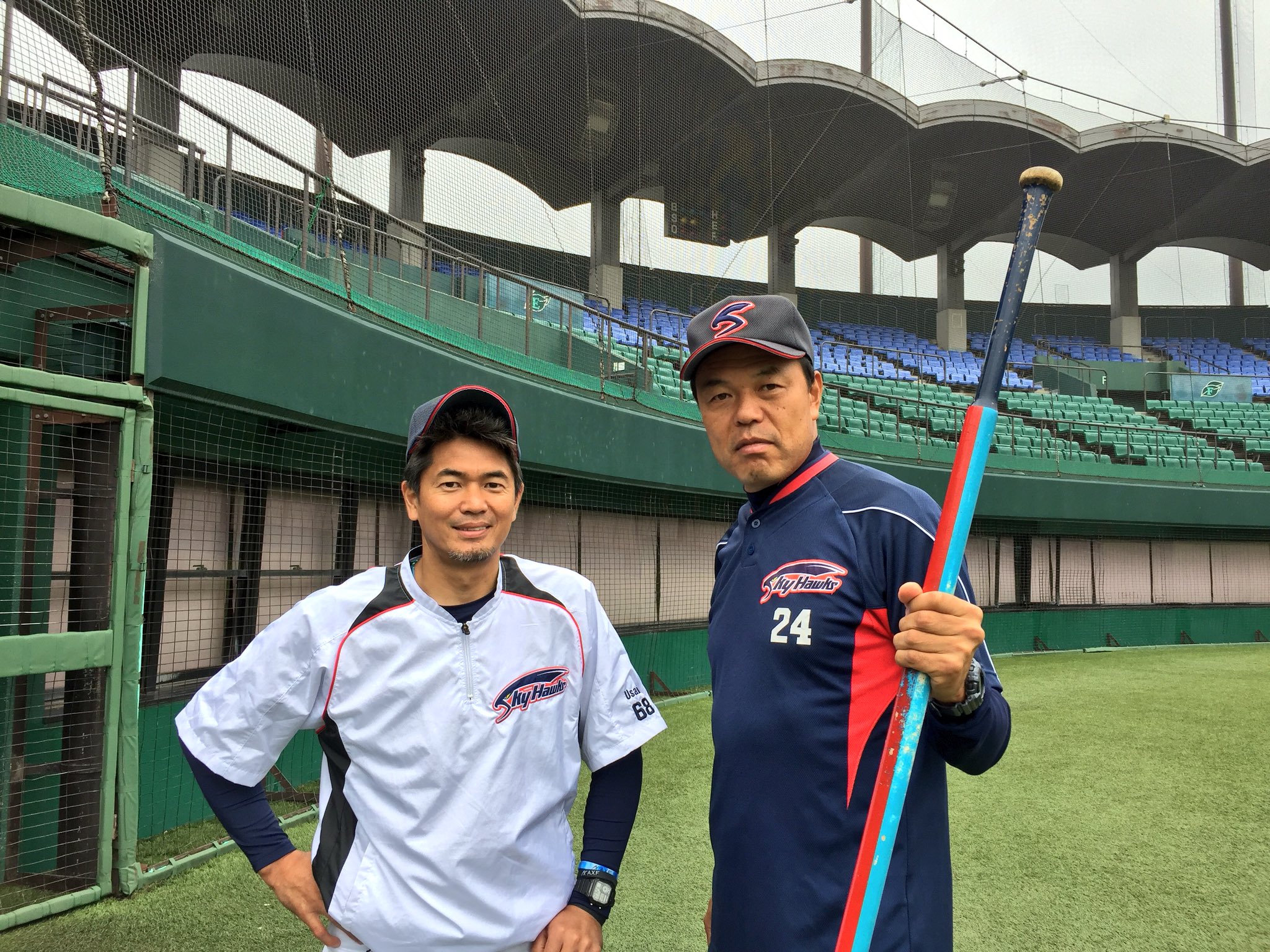 Gxaスカイホークス 選手募集中 Wコーチ 本日は内藤コーチ Amp 宇佐美コーチ 元ヤクルトお2人の 何気ない会話を聞いてるだけでも勉強になります 東京ヤクルトスワローズ ロクハチ野球工房 cスカイホークス 野球 練習 Swallows