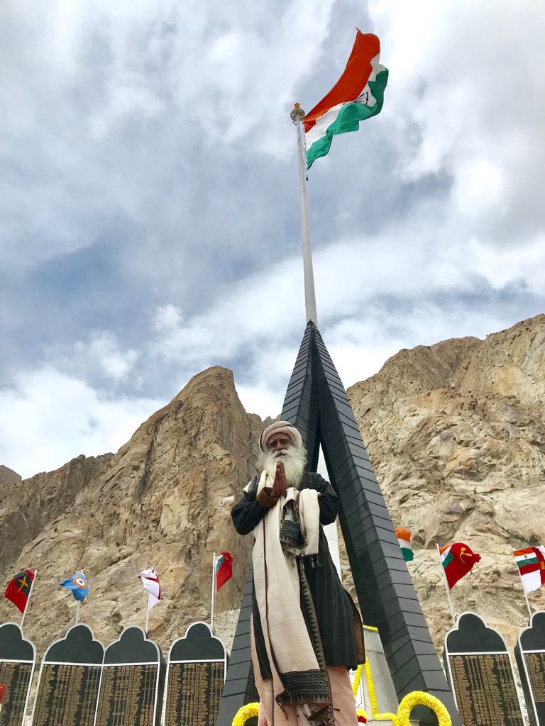 sundar_arr's tweet photo. @awryaditi @ShroffMeghana Most exhilarating and humbling to be with the Siachen Warriors on this #InternationalYogaDay2018. May the nation celebrate the valour and sacrifice of these men. -Sg #WorldYogaDay #4thYogaDay #YogaForSoldiers https://t.co/HFfpN3mUqP