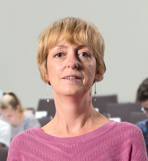 Ring_TV's tweet photo. Vier verlamde ALS-patiënten roepen via een open brief Belgische werkgevers op om hen een job te geven. #WorkForALS Doel: hun loon integraal doorstorten ten voordele van het ALS-onderzoek. Onder hen: Liesje Van den Heurck uit @1850Grimbergen . https://t.co/qD7MDctyhI https://t.co/lFVBPciTch