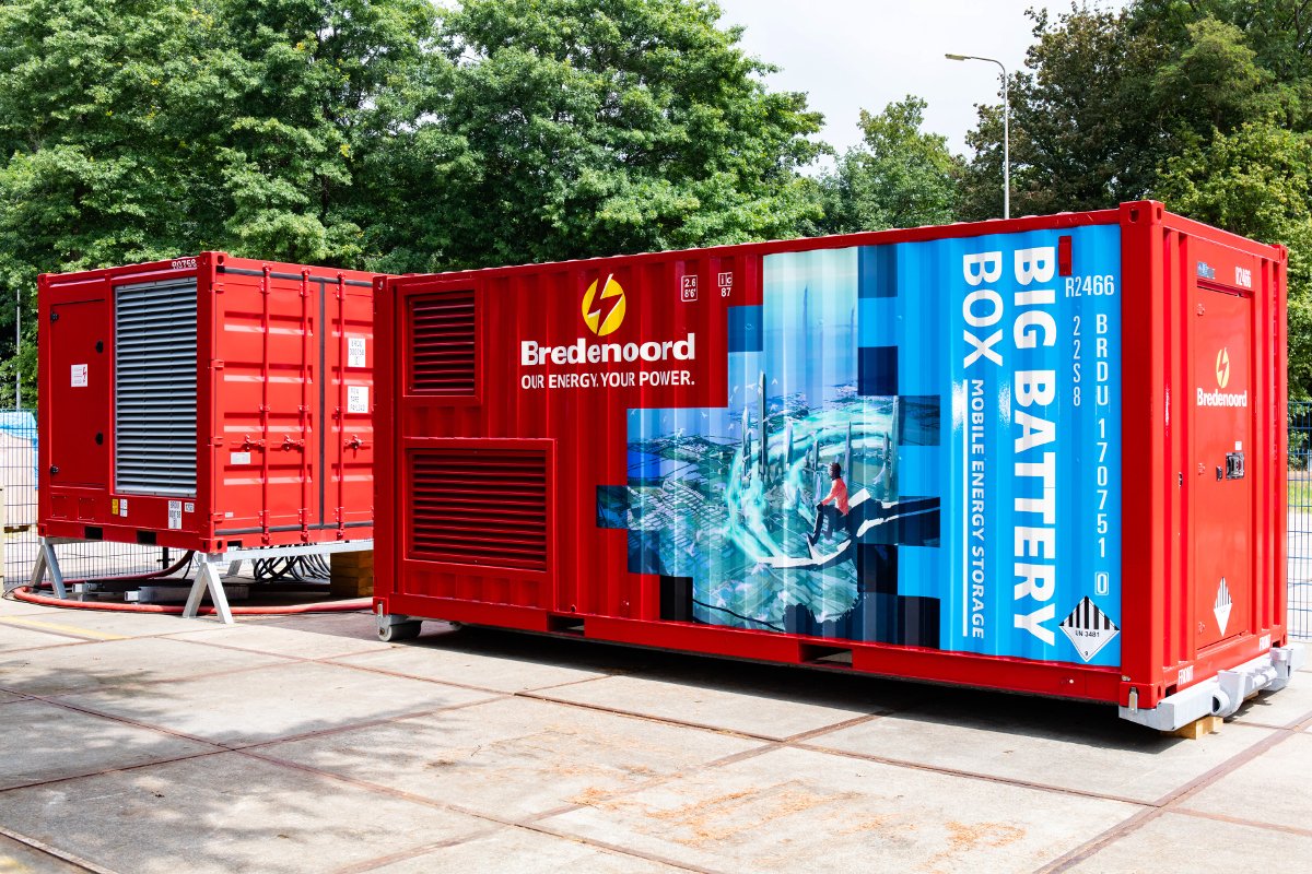 <a href="/Bredenoord_NL/">Bredenoord</a> lanceert duurzame Big Battery Box. De innovatieve en mobiele energie-installatie slaat energie op uit zonne-installaties en windmolens en levert stroom zonder CO2-uitstoot. bredenoord.com/nl/nieuws/met-…