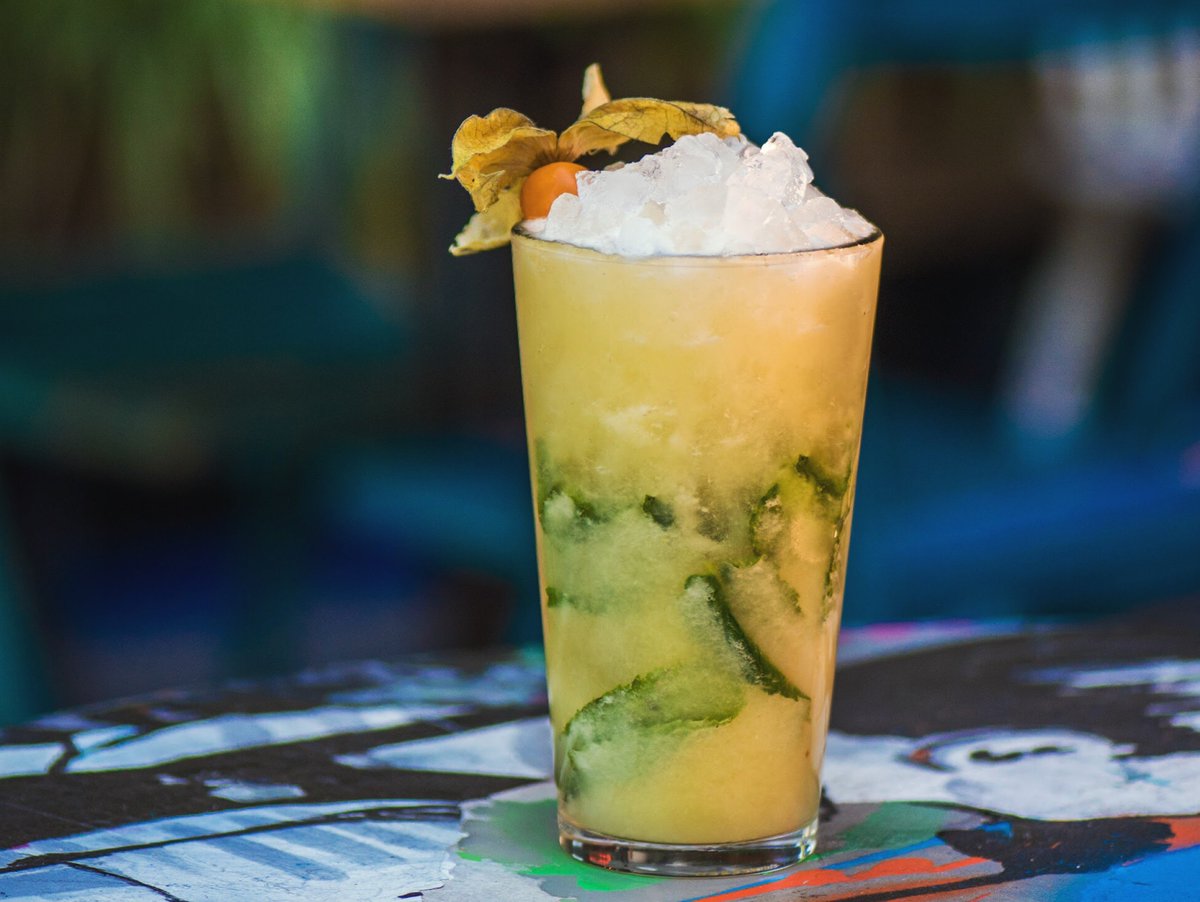 Lady Bonny - @vicinobarceloneta 
Ingredients: Gin, lychee, pineapple, lemon, sugar syrup &amp; mint 
•
#barcelonabar #cocktailsbarcelona #cocktailgoals #cocktailporn #officialbarcelonaapp #barcelonarestaurant #foodiesbcn #cocktails #vicinobarceloneta #foodiesbarcelona #cocktaillife