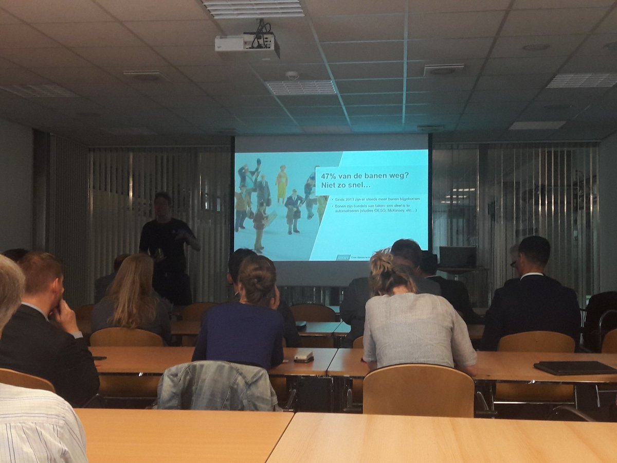 jmvsonsbeek's tweet photo. #KWI2018 Robert Went @went1955 stelt in minicollege op KWI congres dat de doemscenario's van massaal baanverlies door robotisering zwaar overtrokken zijn. https://t.co/5avEOWsHm9