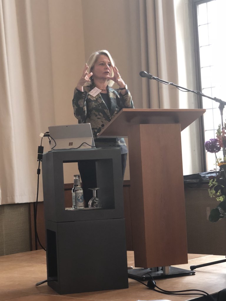mayrberger's tweet photo. Herzlichen Dank an Ada Pellert (Rektorin der @fernunihagen) für die gelungene und impulsreiche Keynote, die u.a. mutig die Zumutungen offen legt, die Digitalisierung für die Kernbereiche Forschung und Lehre mit Sicht bringt und dem Plädoyer für Klärung der Mission! #kmkdigital https://t.co/1FN1eaWctG