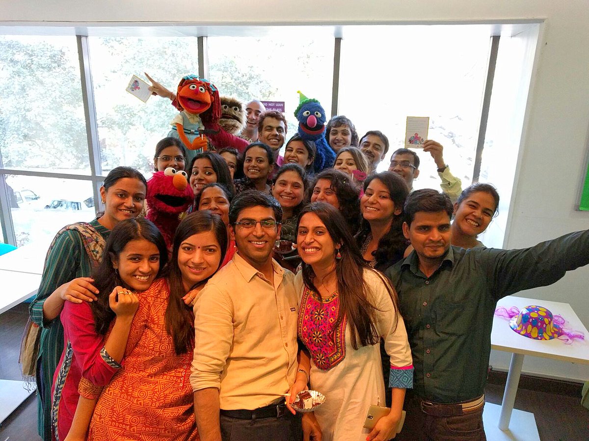 One of the most, most fun selfies I've clicked. #Throwback to the amazing time <a href="/Grover/">Grover</a>, Khadoosa, <a href="/elmo/">Elmo</a> and I had with our #friends at Sesame Workshop India! #SelfieDay #ThrowbackThursday #WorldSelfieDay #Selfie