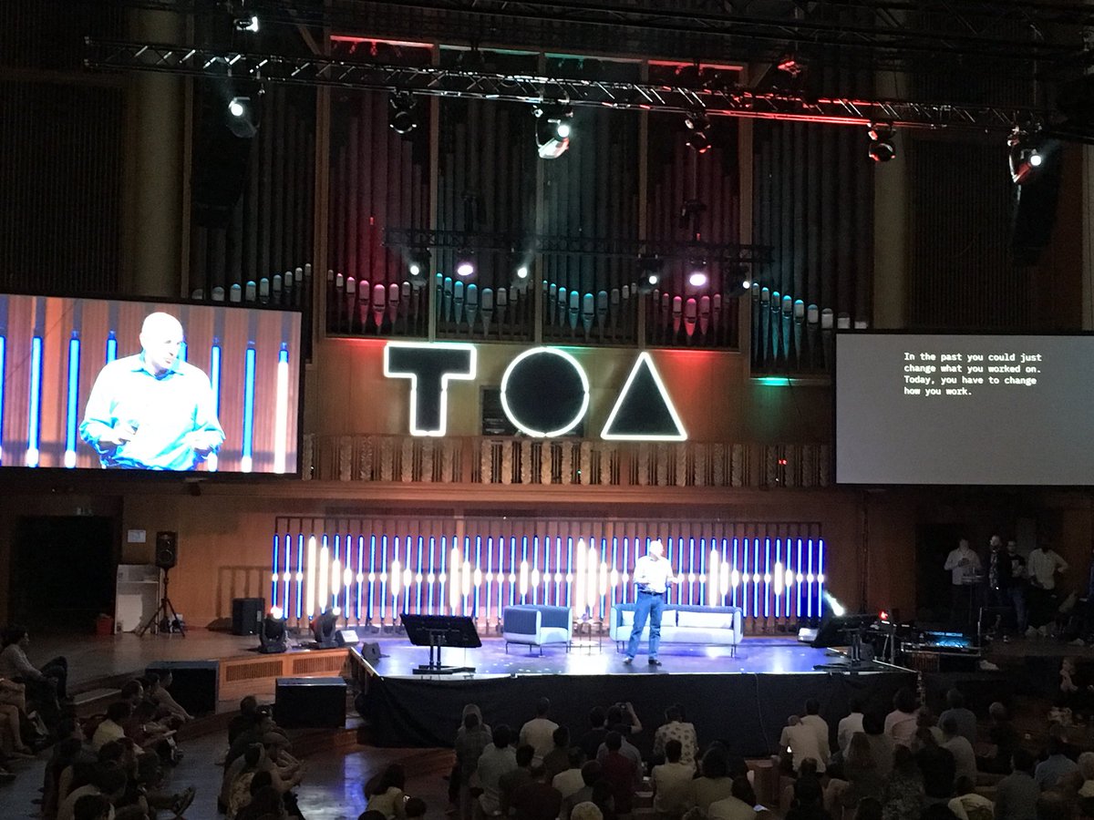 The crowd has thinned on day 2 of #TOA18, probably due to last night’s party (not necessarily a bad thing?) and the quality of thought leader talks at Studio 1 is excellent. @axelspringer @IBM @knotel