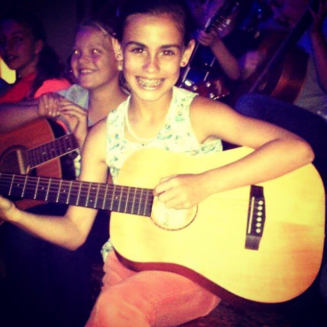 #TBT na toe ek 10 was en net begin kitaarspeel het! #Lefty #Kitaar #lovemusic