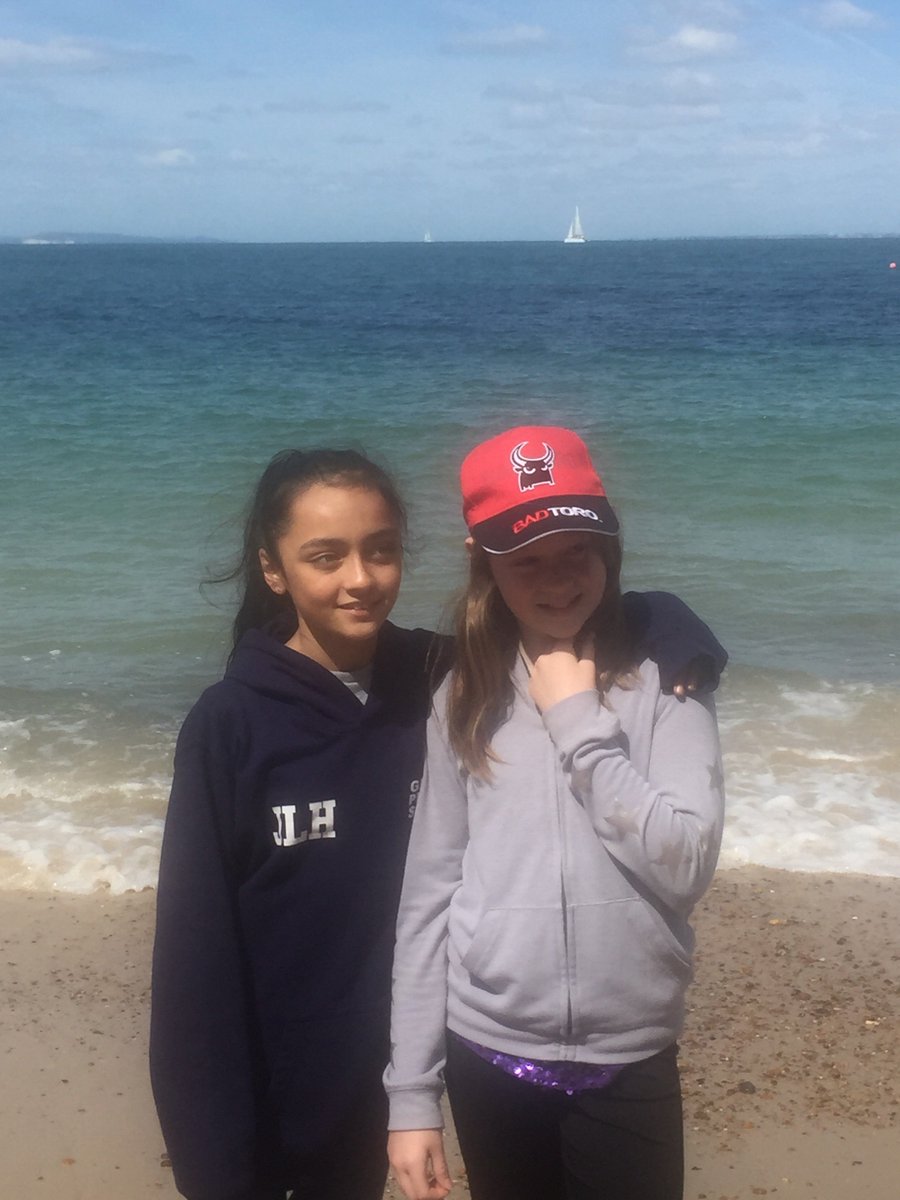 grange_ng10's tweet photo. Sunny Alum Bay. https://t.co/nRY95bSICd