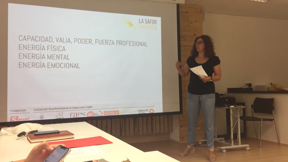 AtSafor's tweet photo. Gestió del temps, productivitat personal, energia, resultats, objectius... sóm productius?? Conceptes que treballem avuí amb @maca_q #programaimpulsa #llançadoracompetències3.0 #repte3 #habilitatspersonals https://t.co/rxIt0Cx8te