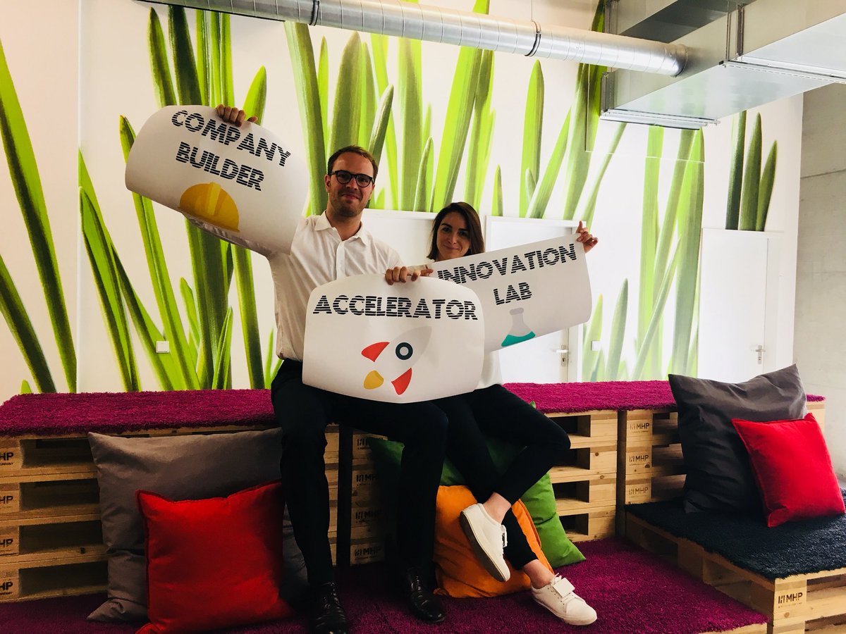 InfrontHamburg's tweet image. Gleich geht’s los! Viele spannende #DigiLabs treffen sich im @PorscheLab 🚀 Herzlichen Dank an unsere Gastgeber @anja_hendel &amp;amp; Mahdi #DigiLabsCommunity