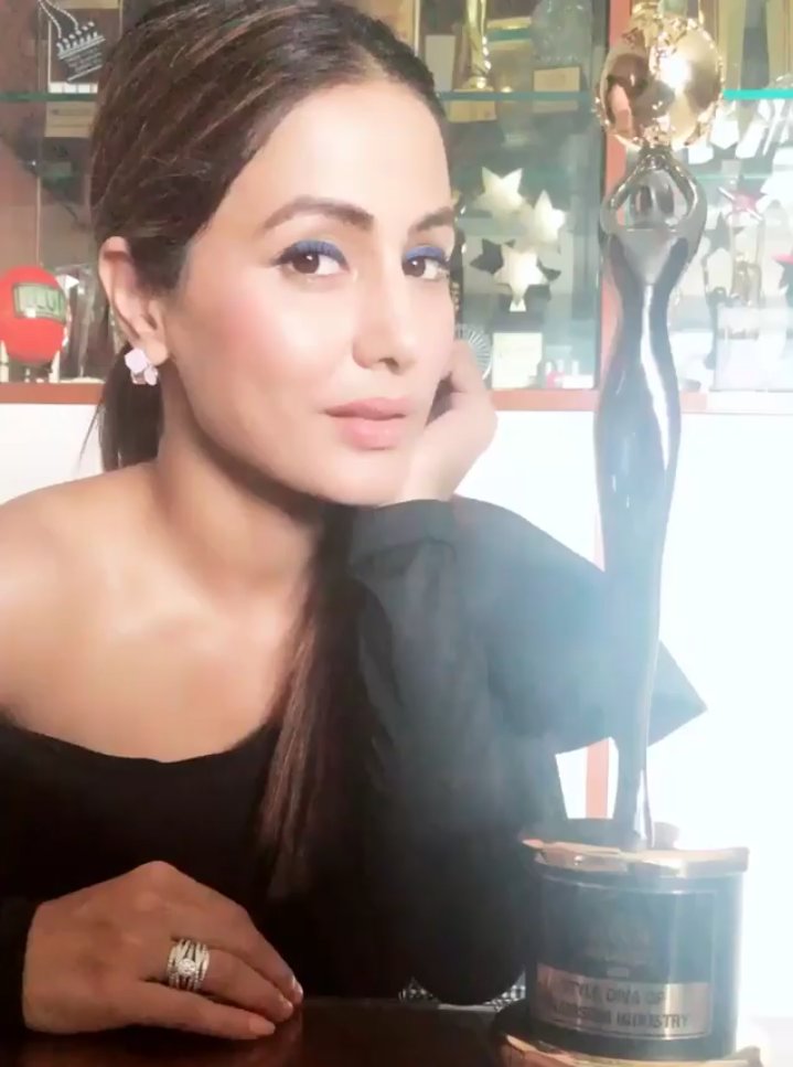 _hinakhanteam's tweet photo. @eyehinakhan with her Trophies🏆
#HinaKhan
#HinaKhanUpdates 
#HinaKhanTrophies
#InstaStory
@_TeamHina https://t.co/kpamZ9xjR1