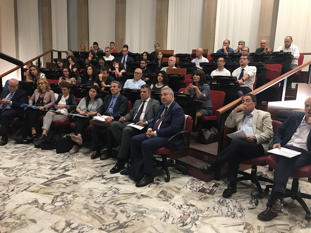 Sandrix_Alex's tweet photo. Esperienze di riulitilizzo degli #opendata da parte di @bancaditalia per la scrittura di rapporti sull’economia. #21giugno @CameraCosenza https://t.co/GAJ5Elzq2R