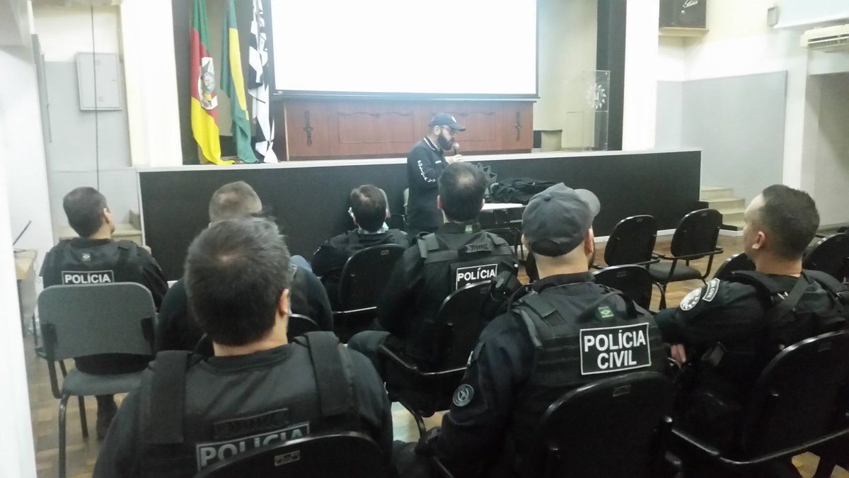 policiacivilrs's tweet photo. #OpFidalga é deflagrada na Capital e Região Metropolitana para reprimir crimes de estelionato, falsidade ideológica, falsidade documental, uso de documento falso e lavagem de dinheiro, envolvendo associação criminosa. #FT_Coletivos #DPM https://t.co/wESwp92jIl