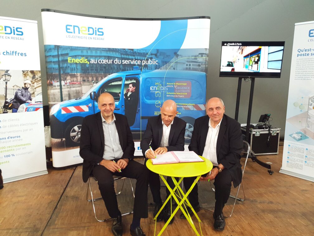 enedis_IDF's tweet photo. #EnDirect : @enedis signe ce jour une #convention de fourniture de #Data avec @jlmissika et @EMBIX4Cities dans le cadre du projet @UIA_CoRDEES . L’objectif : faire de @Paris une ville plus connectée et plus sobre ! 💡
#ServicePublic #Innovation #SmartCity https://t.co/QCUick06O6