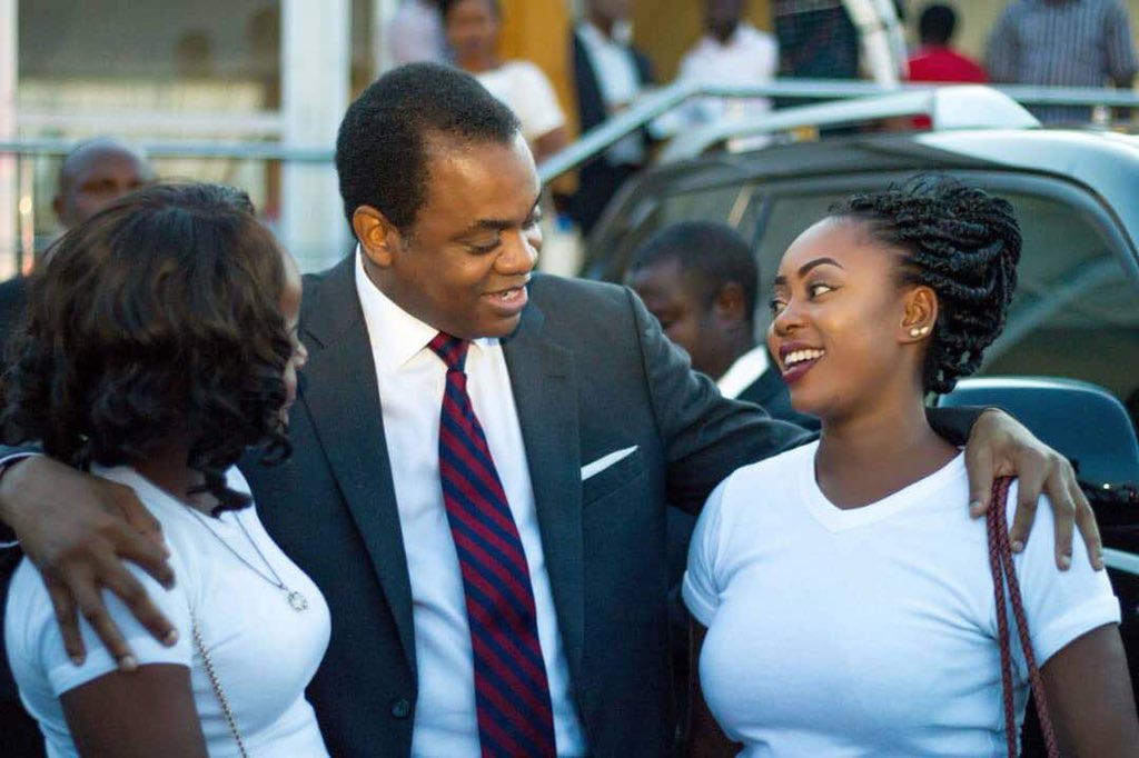 Donald_Duke's tweet photo. #ThrowbackThursday 
I spent an afternoon speaking with students in Enugu about getting involved in the electoral process by registering to vote &amp; picking up their PVC’s. It’s important each &amp; every person is involved in the growth &amp; development of our democracy. #EveryoneMatters https://t.co/qUCNgFGrr2