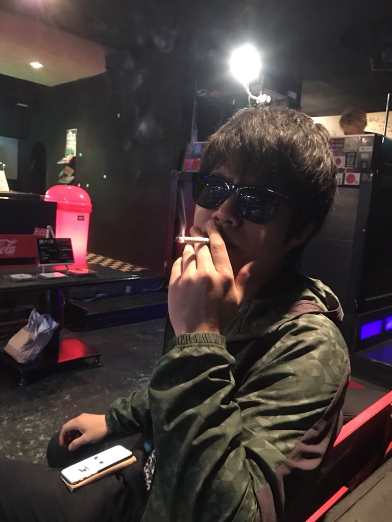 amazingski11's tweet image. これから弘前へ行って来ます。
目的は後輩にカレーを作りに行きます。
旅のお供は1枚目のCDです。
ベースは2枚目のサングラスの人が弾いています。
いかつさを演じ慣れてない感じが初々しくて良いです笑
#ラウドツーマン #scapegate #サポートがんばってね