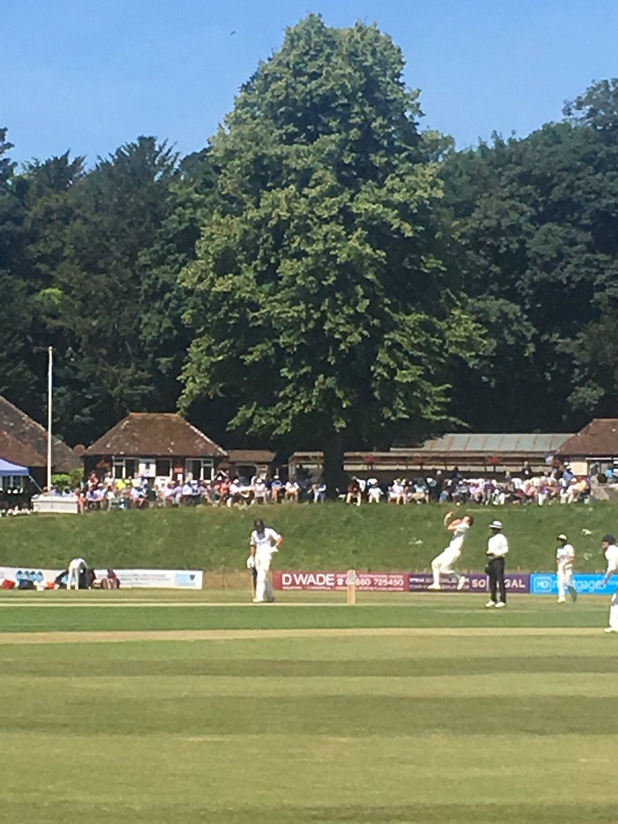 .@DurhamCricket currently bowling  from the @Dwadeelecltd end at Arundel Castle. @SussexCCC @FACCC #sussexcricket #gosbts #Hove