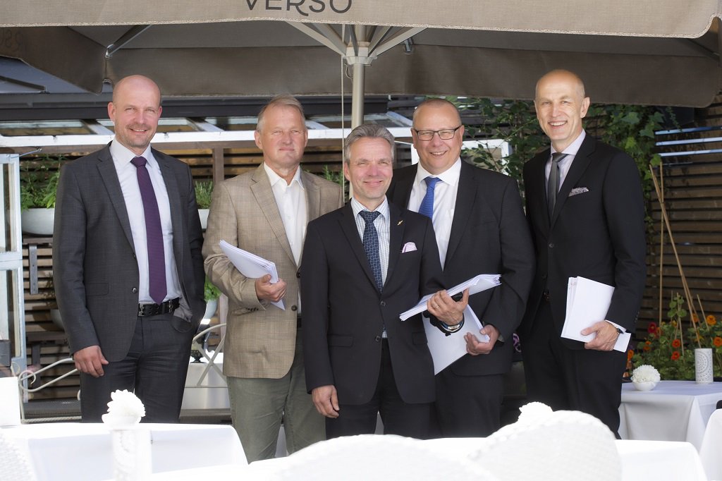 Alvayhtiot's tweet image. Savon Voima Oyj, Jyväskylän Energia Oy, Kuopion Energia Oy ja Lappeenrannan Energia Oy allekirjoittivat uuden sähkönmyyntiin ja energiapalveluihin keskittyvän
valtakunnallisen yhtiön perustamissopimuksen Jyväskylässä tänään 21.6.2018. 

jyvaskylanenergia.fi/artikkelit/art…