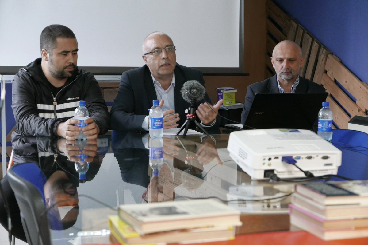 Dentro do #5AnosMarDeLumes contamos co profesor Pablo Sapag para unha das mellores palestras sobre a Siria que hoxe poden ouvirse. Aquí tes a crónica da mesma e o vídeo da palestra na íntegra por cortesia de <a href="/gzvideos/">GzVideos</a>. 👉 mardelumes.org/siria-en-persp…