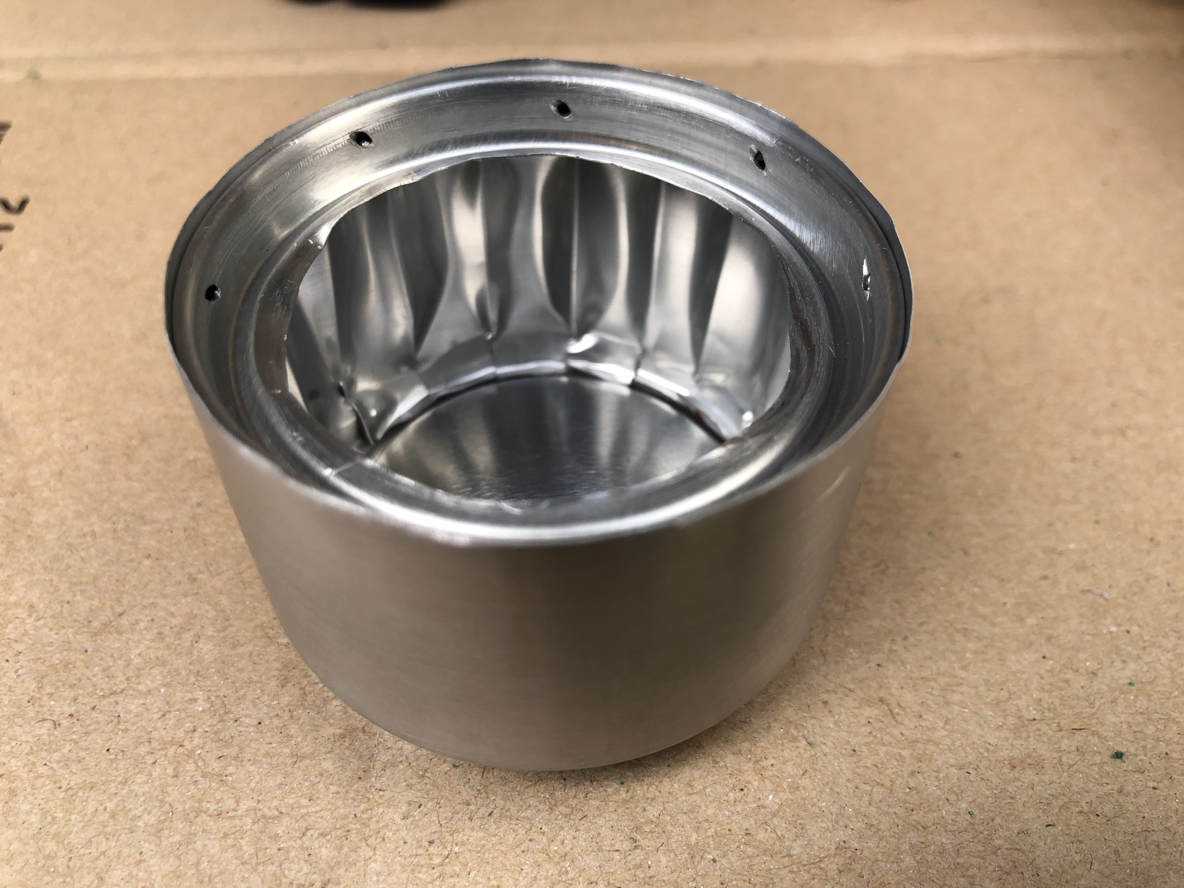 アオイ ２作目はウコン缶で小さめのアルスト作ったよー 小さいけどパワーは結構あるので 実はこれが一番使い勝手が良かったりするw アルコールストーブ アルスト グルーブストーブ 自作 ウコンの力 T Co Zhdrfsseyh Twitter