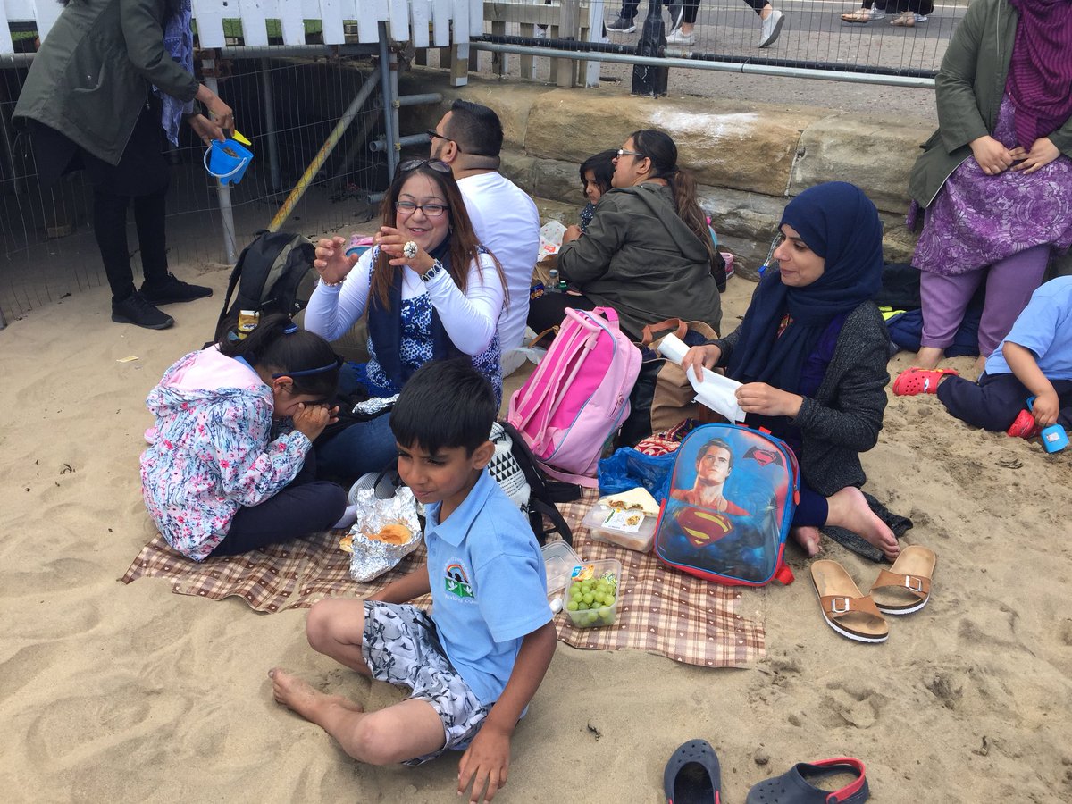 Mr_Hooton's tweet photo. EYFS and KS1 are enjoying a picnic on Scarborough beach.... when the seagulls are not trying to steal their food! @anneproctor31 @mshdht @STPHILIPSCE @WeAreBDAT #Scarborough #attackoftheseagulls https://t.co/0wXywPDy5f