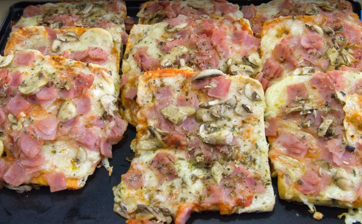 Migas_Tfe's tweet photo. Prueba nuestras deliciosas y crujientes pizzas con pan de focaccia, espectaculares, y no solo lo decimos nosotros😋😋😋🍕🍕🍕 #comerpizzaenelmedano https://t.co/HScuAIMFYG
