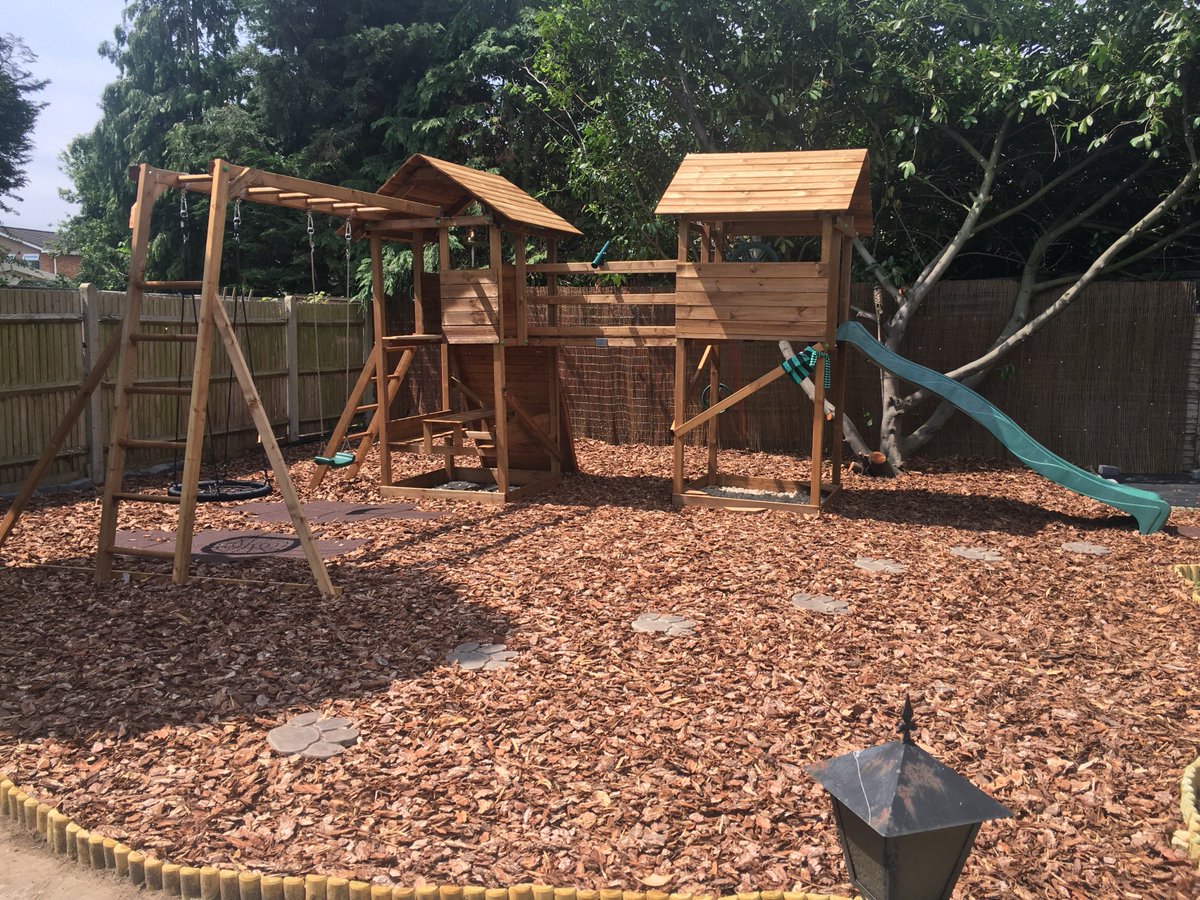 DunsterHouseExp's tweet photo. Our #ClimbingFrames are designed for #kids from 3 to 14 years old 😊 To fit everyone’s needs, we offer a wide range of #PlaySystems that go from some simple #MonkeyBars until the superb #MegaFort! 🏰 #KidsToys #OutdoorFun #Playground https://t.co/d4VPv1m6Cp