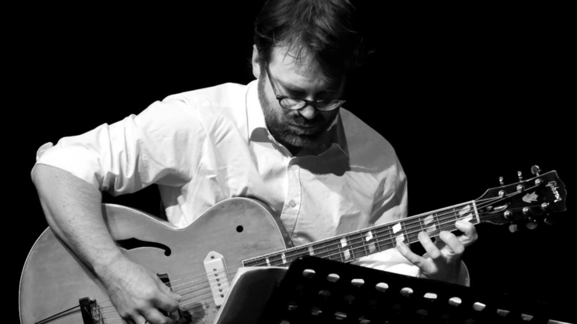 The garden of stolen sounds: "Hier treffen sich alle meine Wege. Von meinen musikalischen Reisen zu vertrauteren, wie ferneren Kulturen habe ich immer etwas mitgenommen." Am 23.06.18 um 20:00 Uhr im <a href="/FTMoabit/">Fabriktheater Moabit</a> . Infos und Tickets unter: fabriktheater-moabit.de