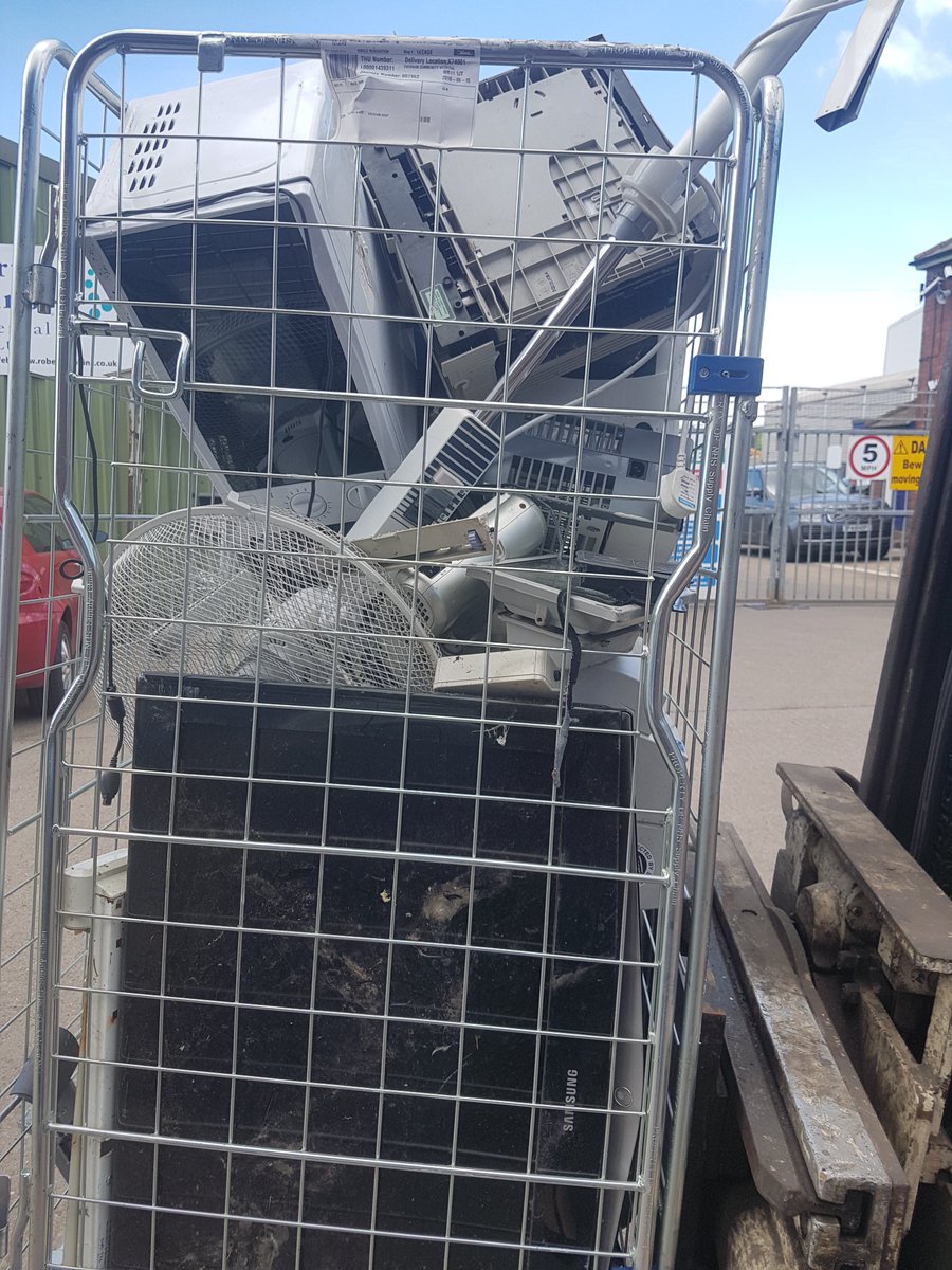 Haz_Enviro's tweet photo. Recycling of WEEE waste is a specialist part of the waste and recycling industry. Can we help your business to recycle? https://t.co/p56ayBwQbV