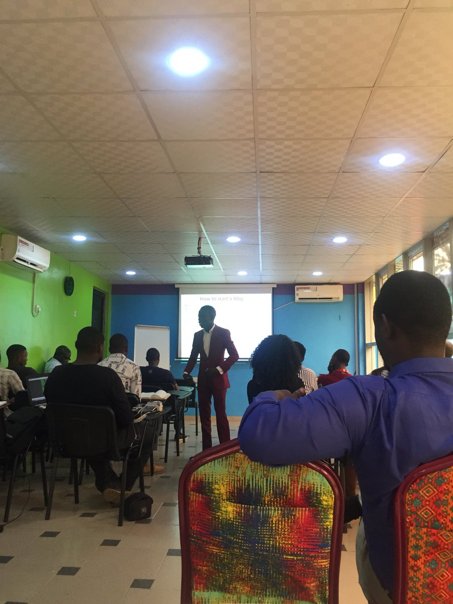 Naijablogger's tweet photo. @Mp3bullet CEO @misterboboskie Speaking on โBlogging As a Businessโ at #DMPNTraining https://t.co/gPR3Fgm4zi