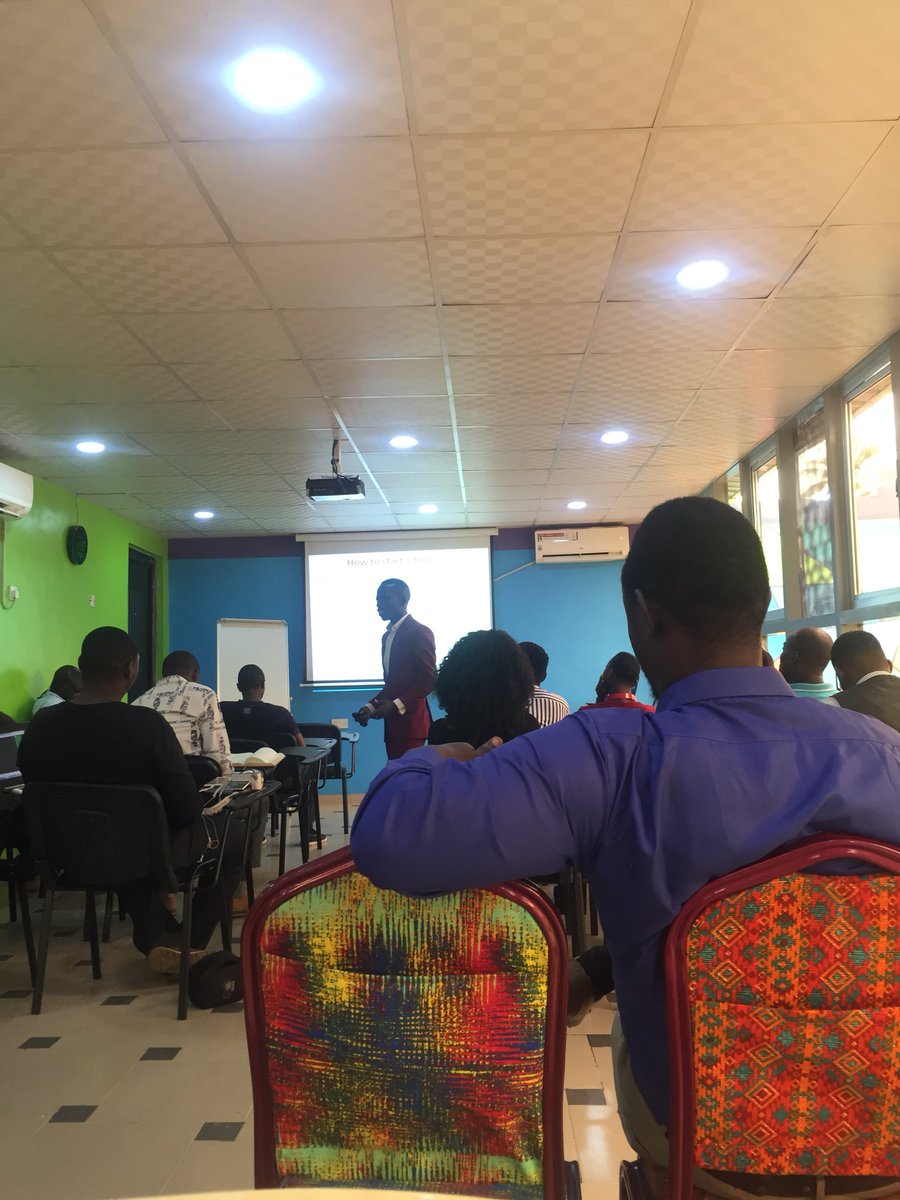 Naijablogger's tweet photo. @Mp3bullet CEO @misterboboskie Speaking on โBlogging As a Businessโ at #DMPNTraining https://t.co/gPR3Fgm4zi