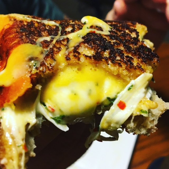 Midwest Grilled Cheese Sandwich [Food] #iheartfood #grilledcheese #gourmetgrilledcheese 45magazineiwa.com/2018/06/21/mid…